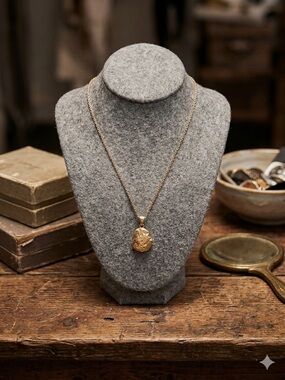 torrid NWT Gold Textured hammered Pendant Necklace